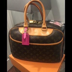 Authentic Louis Vuitton Deauville satchel💕